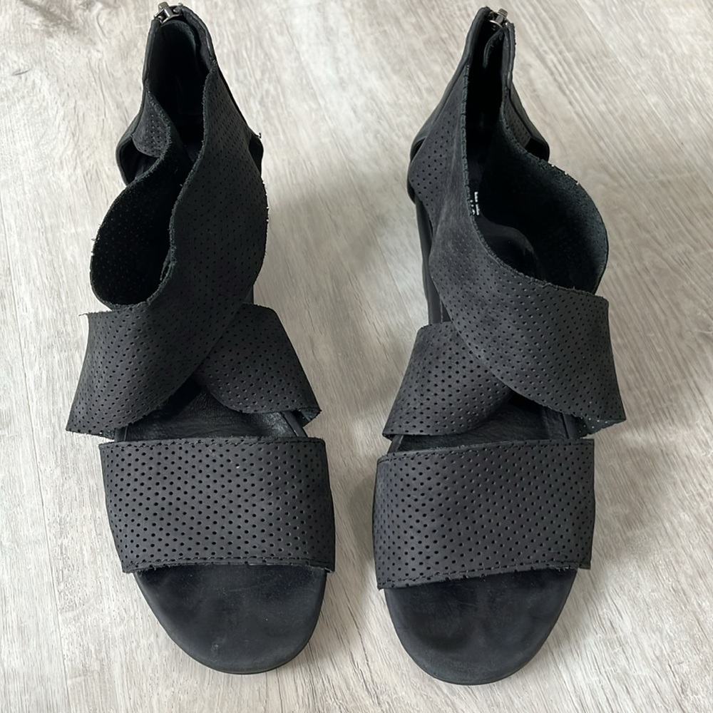 Eileen Fisher Kes‎ 2 Sandals Perforated Nubuck Cross Strap Wedge Women’s 8 Black - Picture 3 of 11